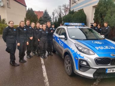 KLASA POLICYJNA Z WIZYTĄ W KOMISARIACIE POLICJI W NOWOGARDZIE 