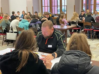 WOLONTARIUSZE I LO NA SPOTKANIU WARSZTATOWYM