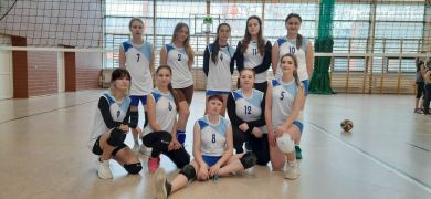 III MIEJSCE DZIEWCZĄT NA MISTRZOSTWACH POWIATU 