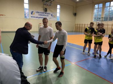 MISTRZOSTWA POWIATU W TENISIE STOŁOWYM 