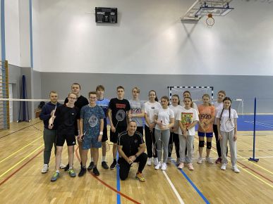 SZKOLNY TURNIEJ BADMINTONA 