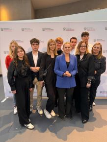 ZACHODNIOPOMORSKI OKRĄGŁY STÓŁ UCZNIOWSKI Z UDZIAŁEM UCZENNICY I LO 
