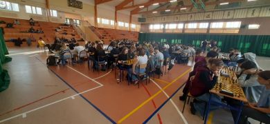 MISTRZOSTWA SZACHOWE Z UDZIAŁEM UCZNIÓW I LO 
