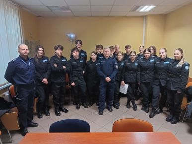KLASA POLICYJNA Z WIZYTA W KP NOWOGARD 