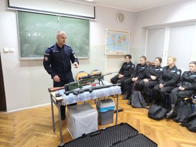 SZKOLENIE STRZELECKIE W KLASACH POLICYJNYCH 