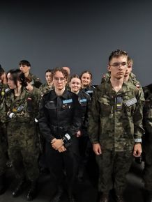 UCZNIOWIE KLAS POLICYJNYCH NA ZAWODACH STRZELECIKCH