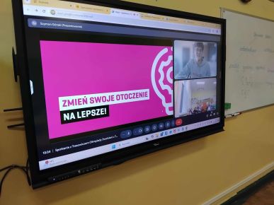 SPOTKANIE ONLINE Z AMBASADOREM PROGRAMU „ZWOLNIENI Z TEORII”