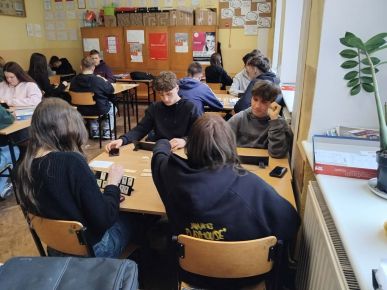SZKOLNE ROZGRYWKI W RUMMIKUB – EMOCJE, STRATEGIA I DOBRA ZABAWA